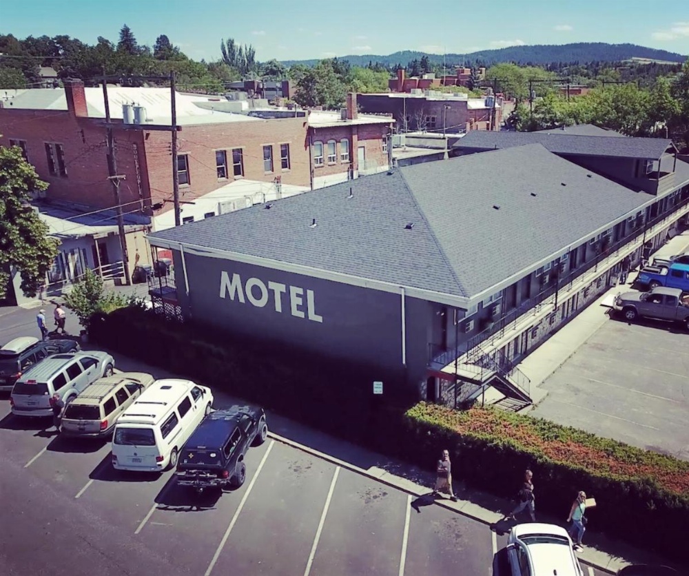 Monarch Motel Image 15